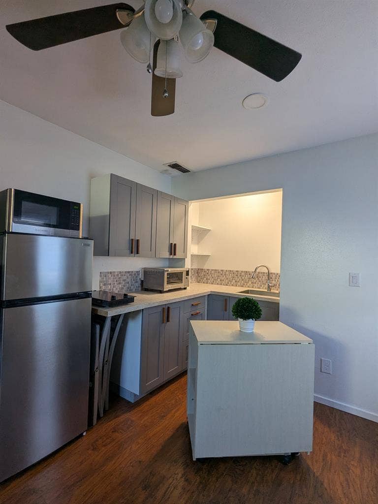 Private entry/attached 1 bd ADU/MIL