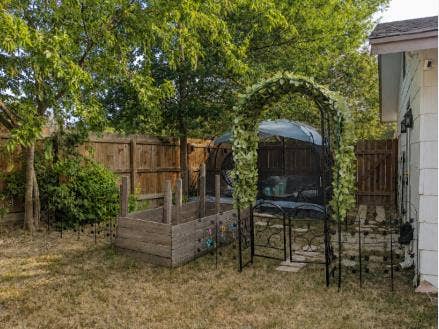 Private entry/attached 1 bd ADU/MIL