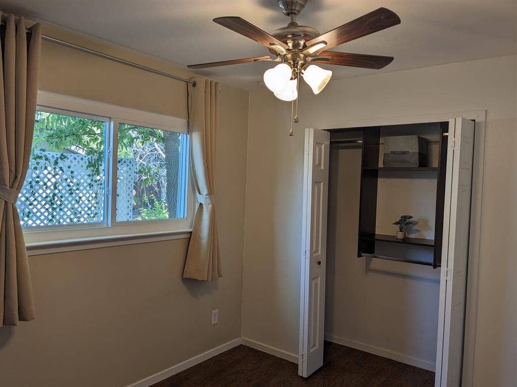 Private entry/attached 1 bd ADU/MIL