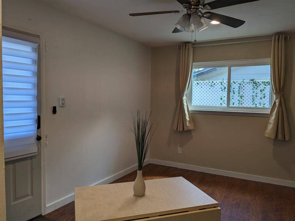 Private entry/attached 1 bd ADU/MIL