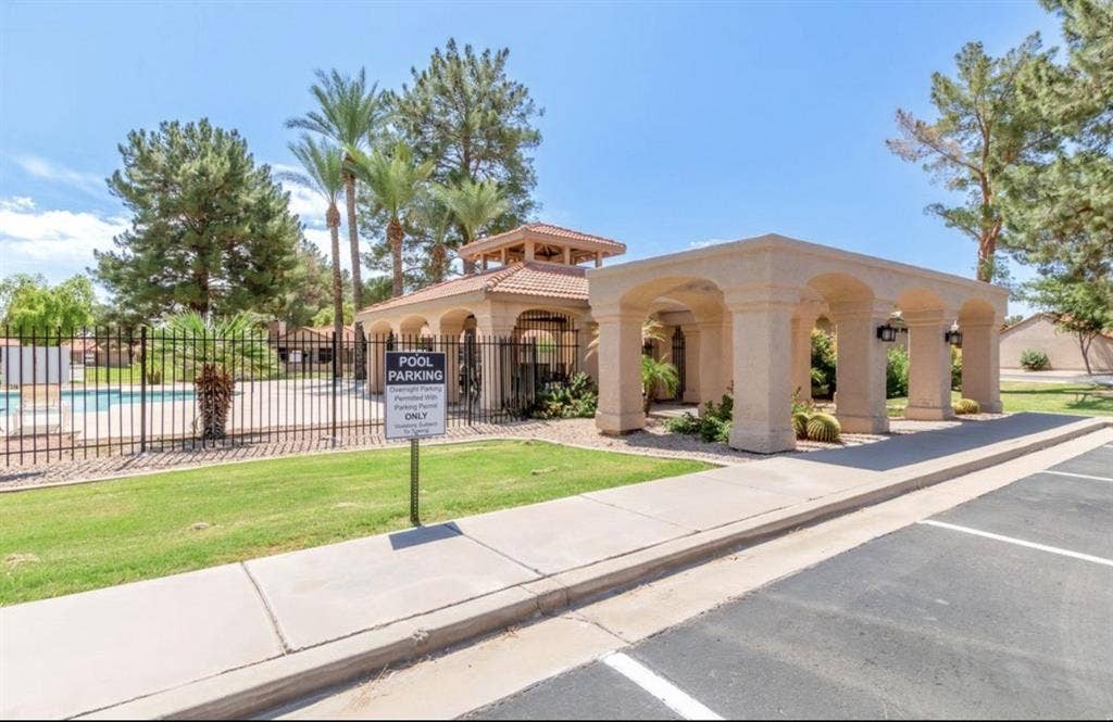 Downtown Mesa Townhome Roommate
