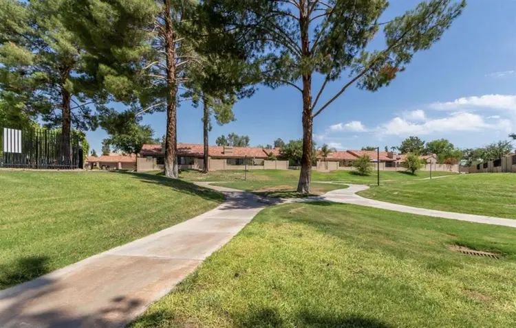 Downtown Mesa Townhome Roommate
