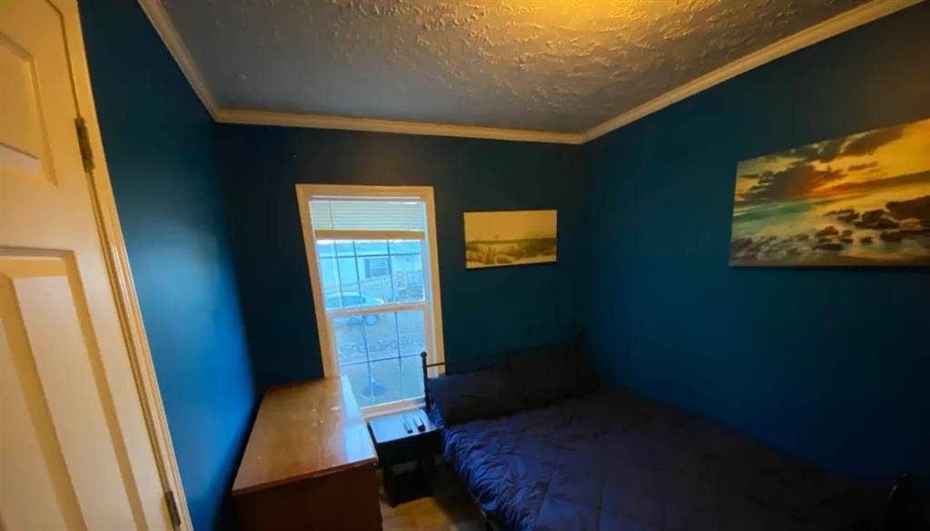 Looking for roommate