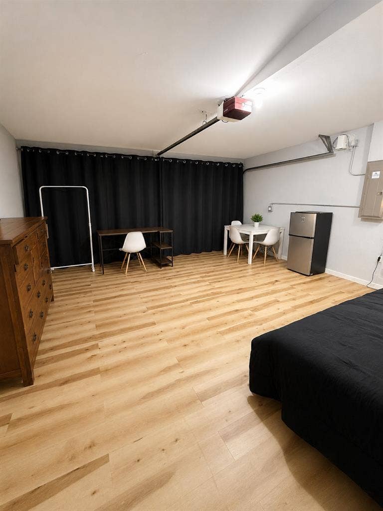 Large Room for Rent SE Cape Corall