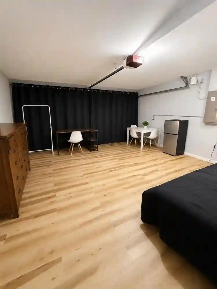 Large Room for Rent SE Cape Corall