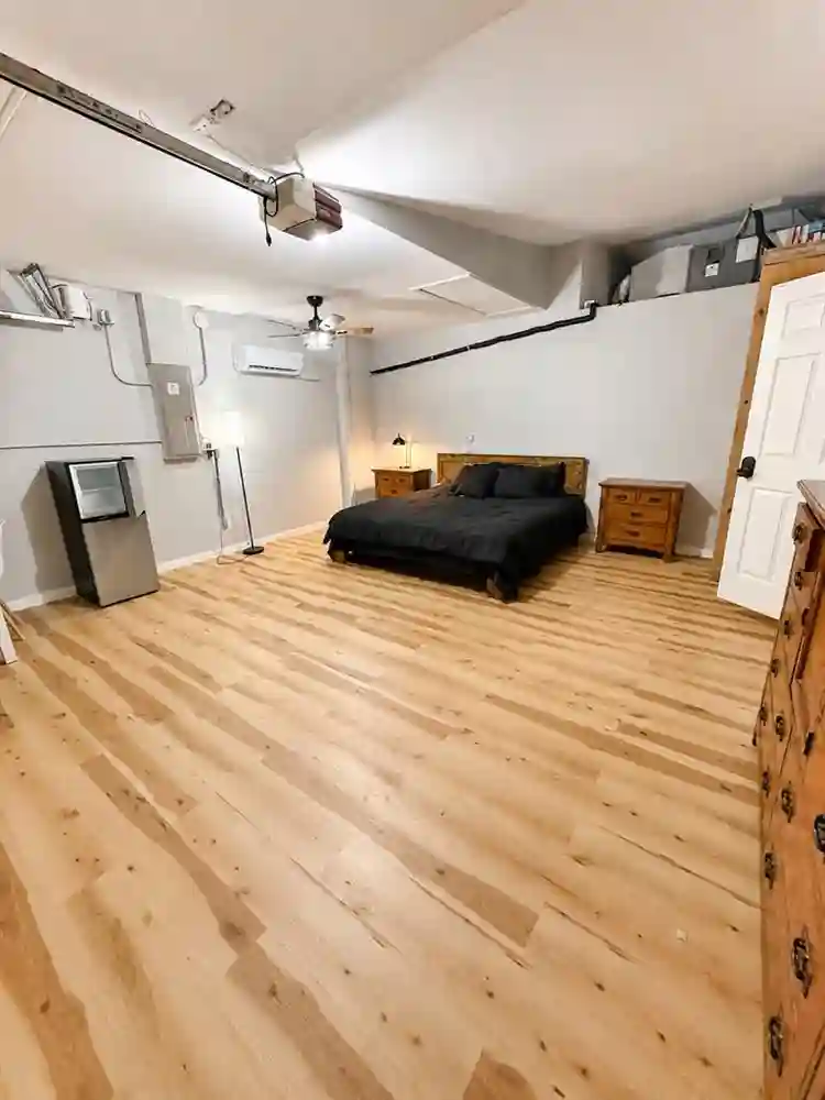 Large Room for Rent SE Cape Corall
