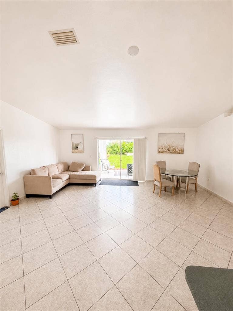 Large Room for Rent SE Cape Corall