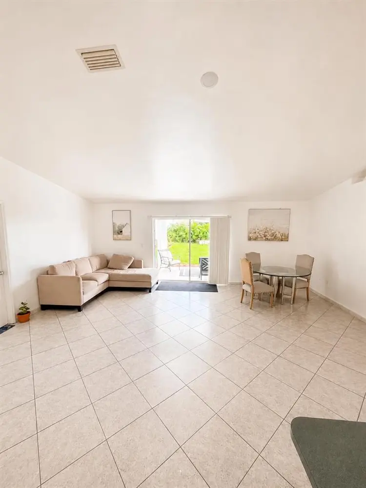Large Room for Rent SE Cape Corall