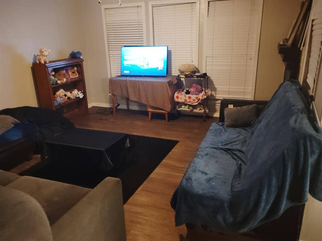 Need a roommate to hav a 2 bedroom