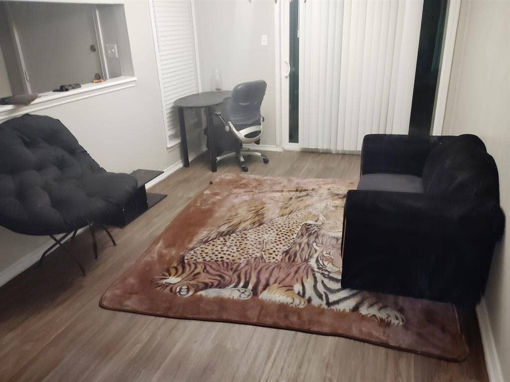 Need a roommate to hav a 2 bedroom