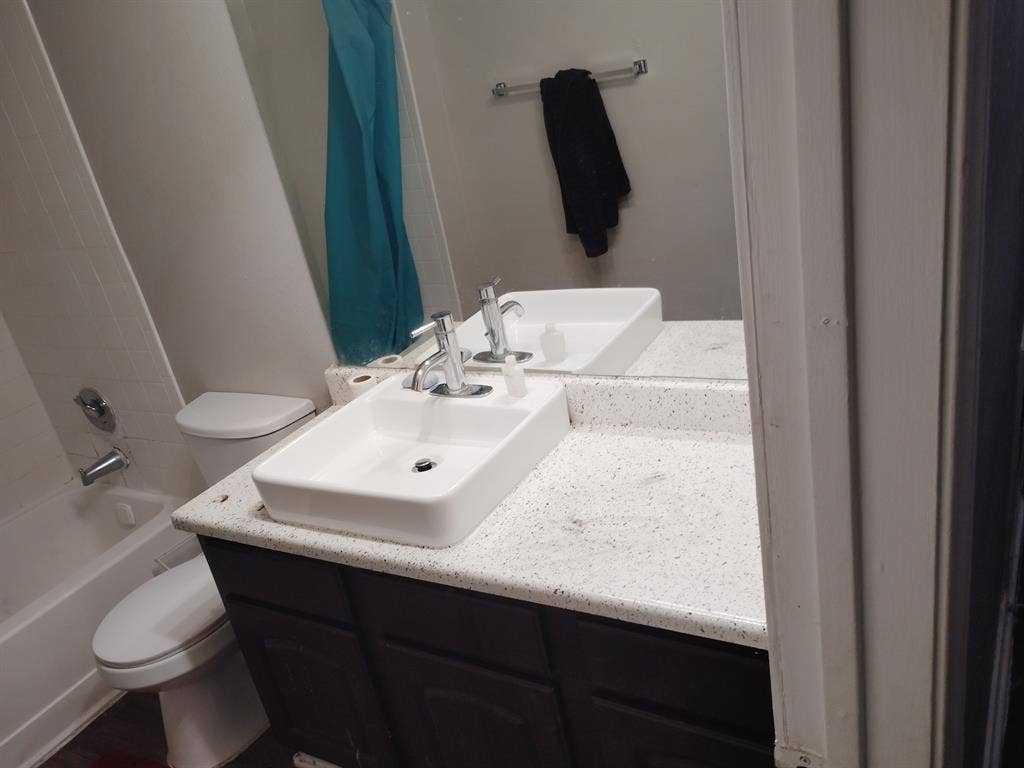 Need a roommate to hav a 2 bedroom