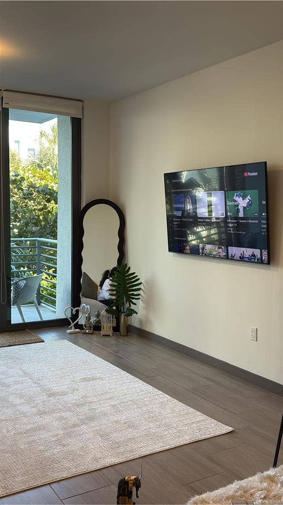 ✨ Female Roommate MIMO $950/month