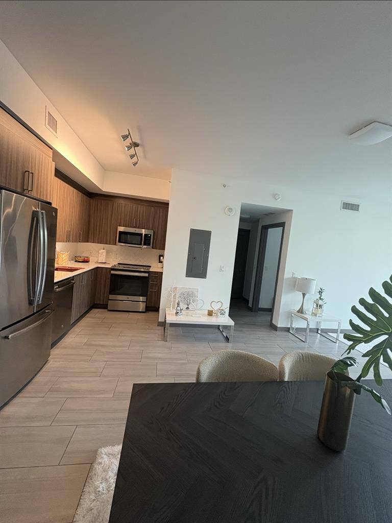 ✨ Female Roommate MIMO $950/month