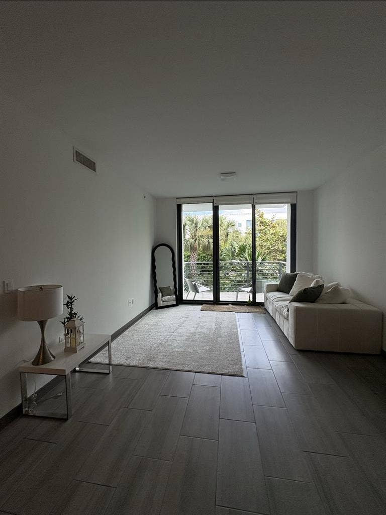 ✨ Female Roommate MIMO $950/month