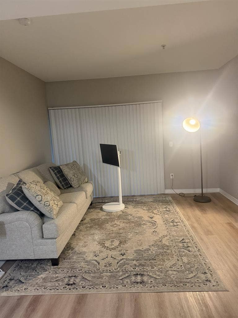 Looking for a female roommate