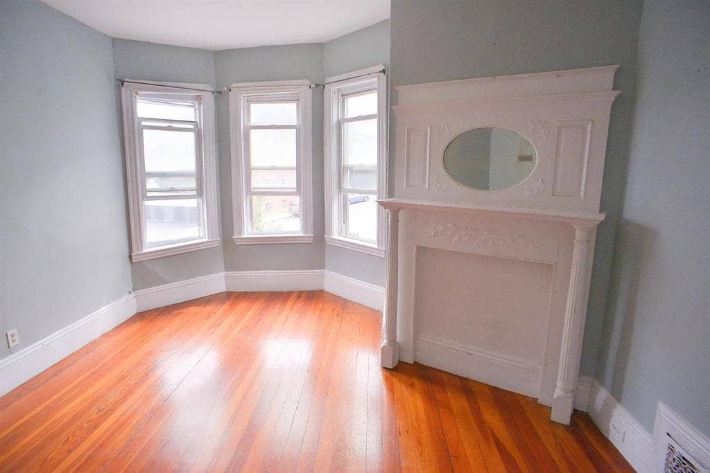 Rm Avl in 3 BR in Brighton Heat Inc