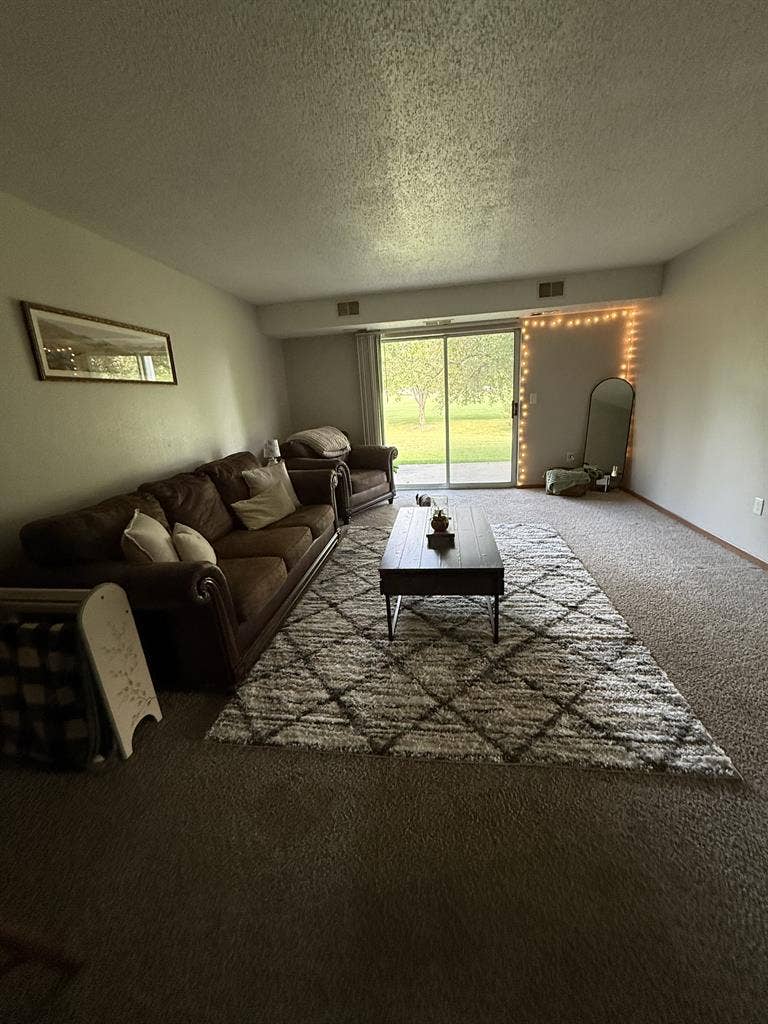 Looking for 1 female roommate