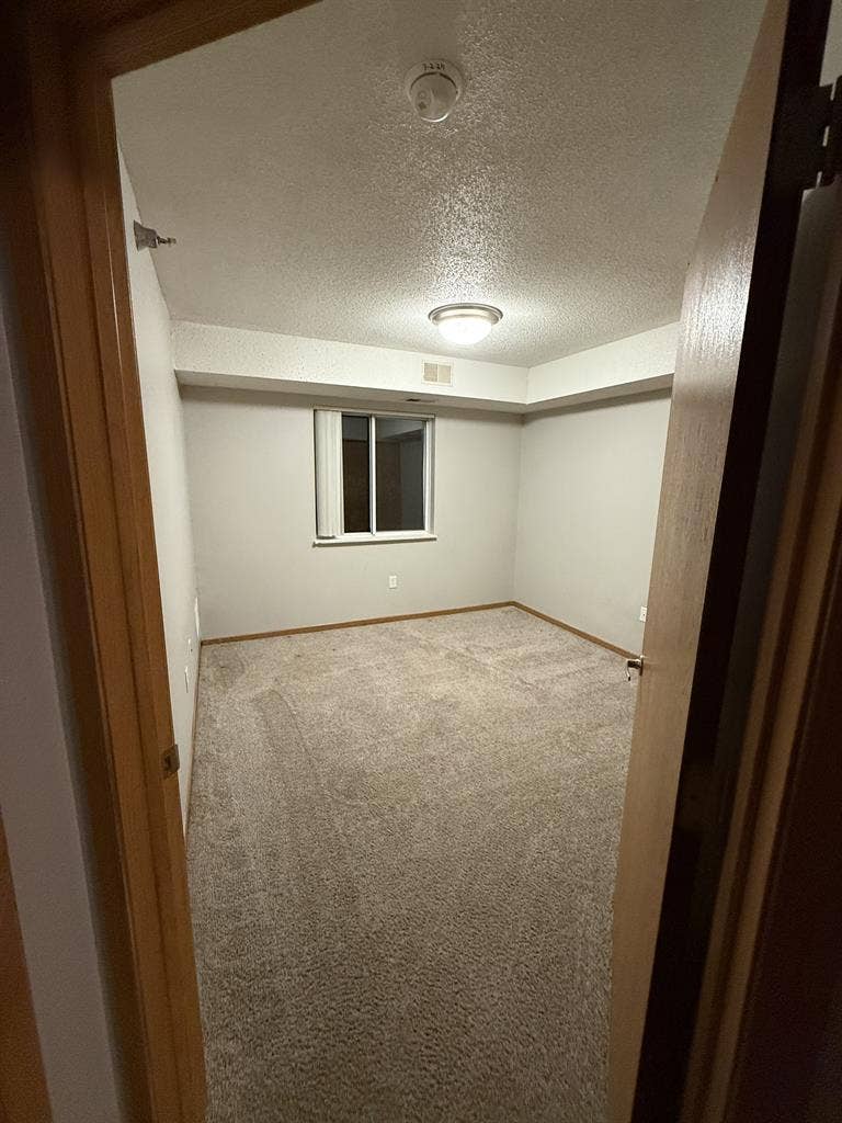 Looking for 1 female roommate