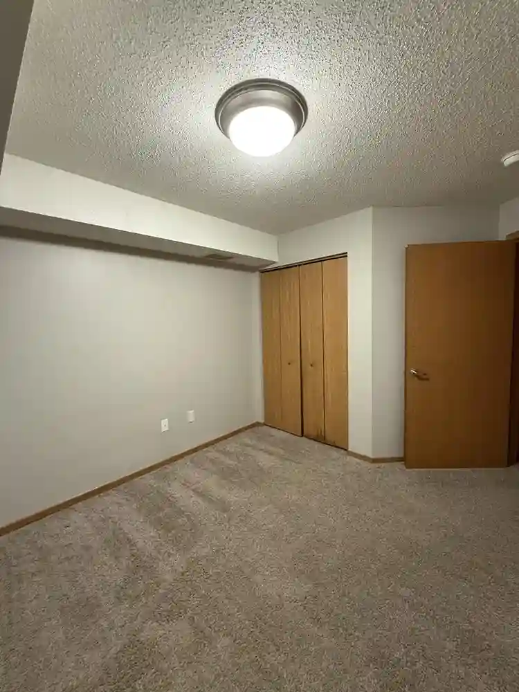 Looking for 1 female roommate