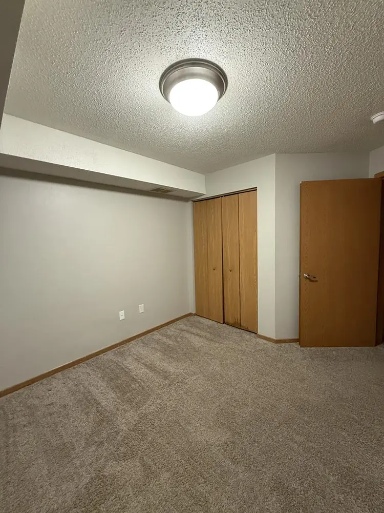 Looking for 1 female roommate