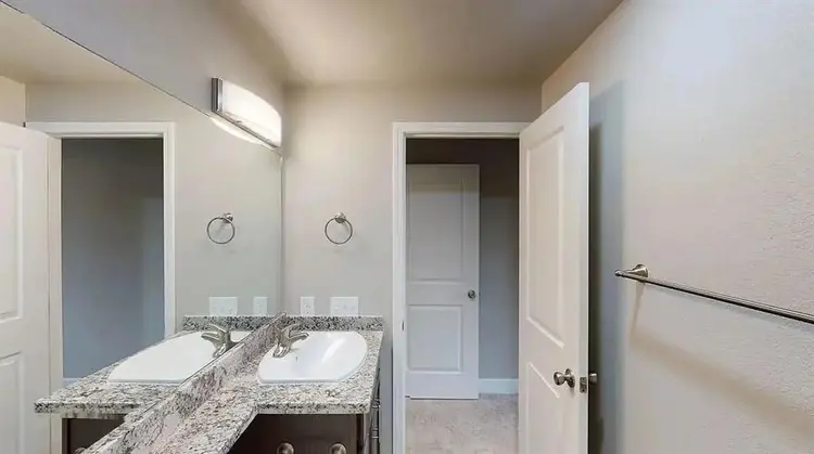 Looking for a roommate!