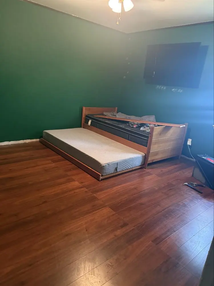 Medium room for rest 10/01 move in