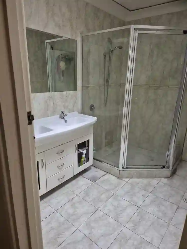 Room for rent in rossmoyne