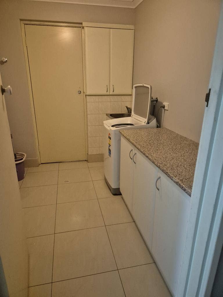 Room for rent in rossmoyne