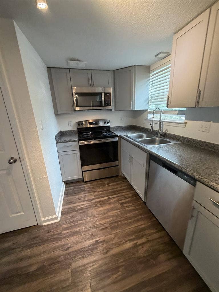Room For Rent $739 2/2