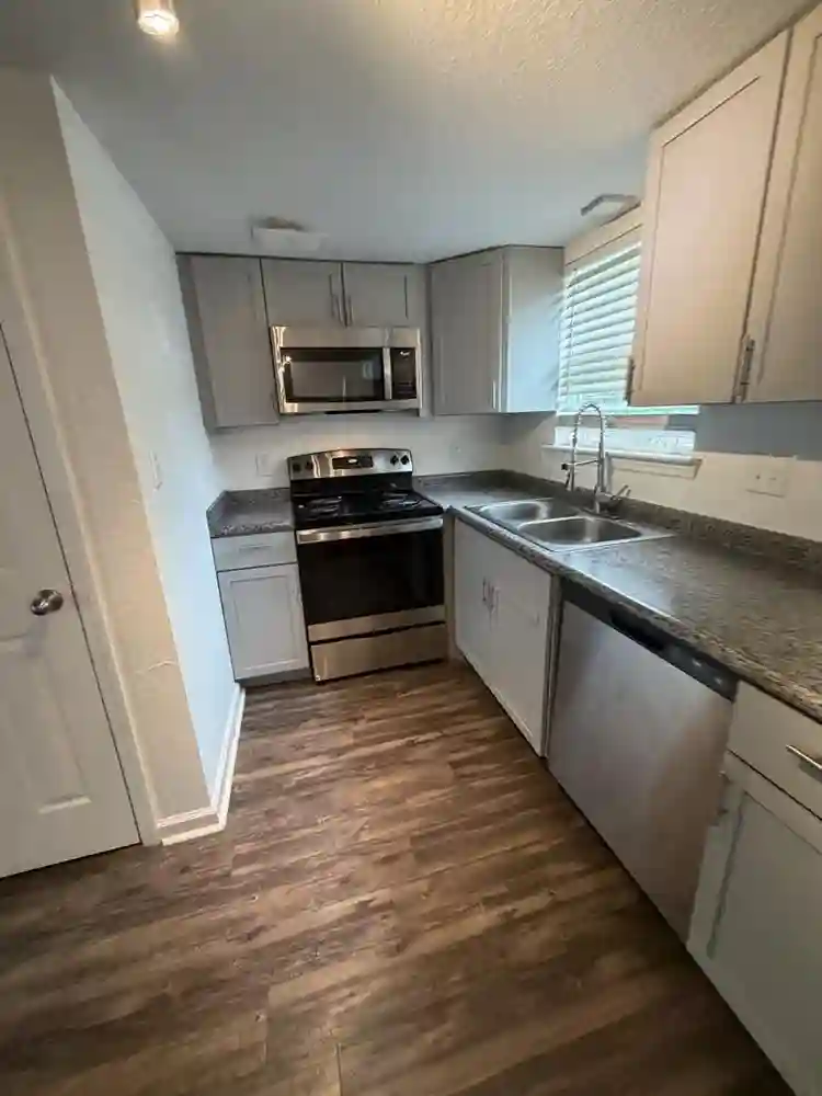 Room For Rent $739 2/2