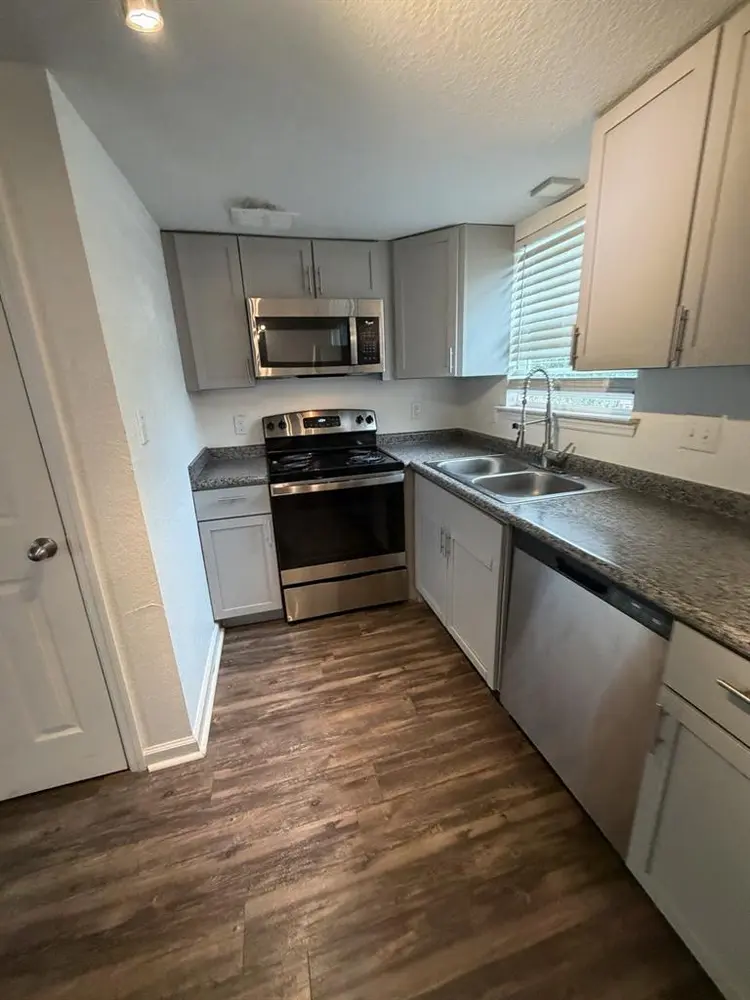 Room For Rent $739 2/2