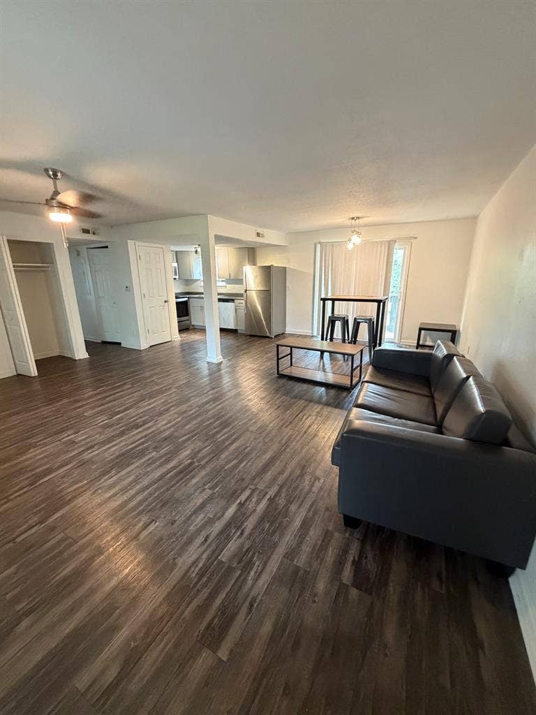 Room For Rent $739 2/2
