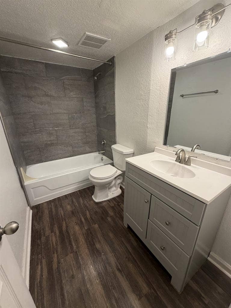 Room For Rent $739 2/2