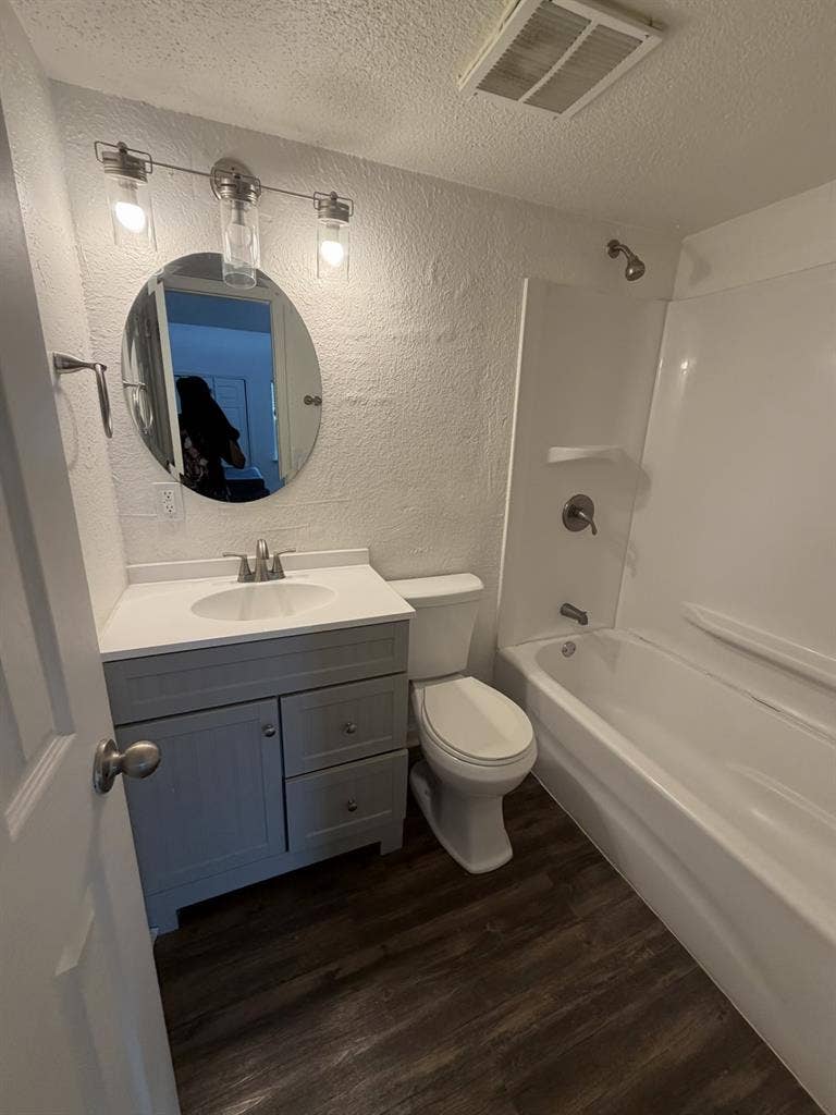 Room For Rent $739 2/2