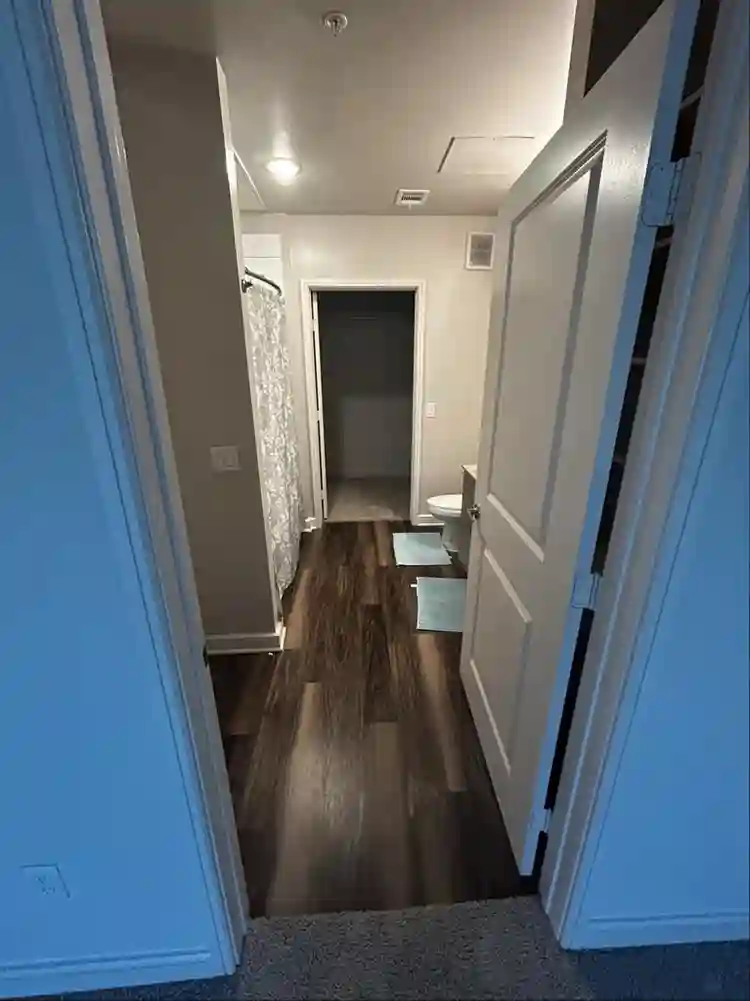 Looking for roommate
