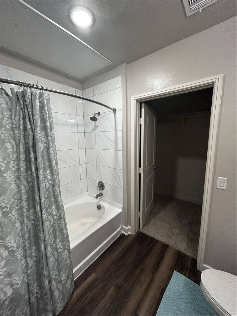 Looking for roommate