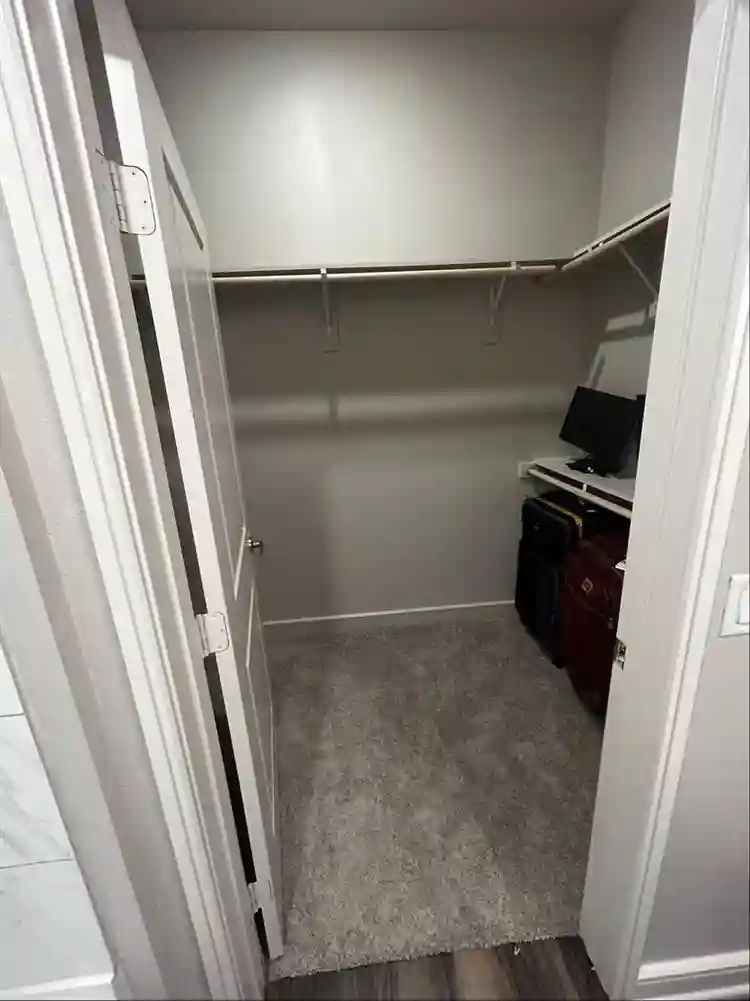 Looking for roommate