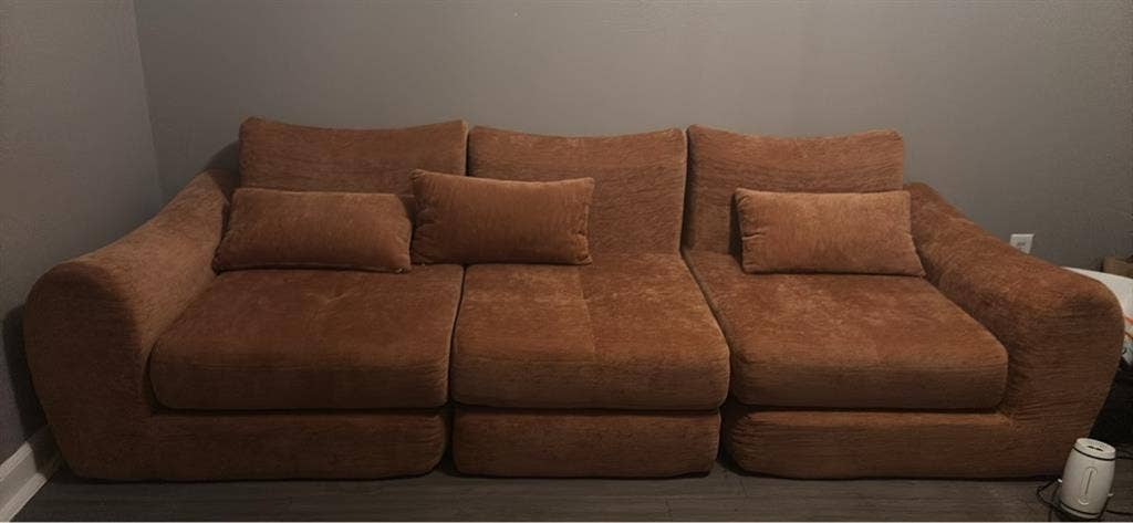 Looking for temp female roomie