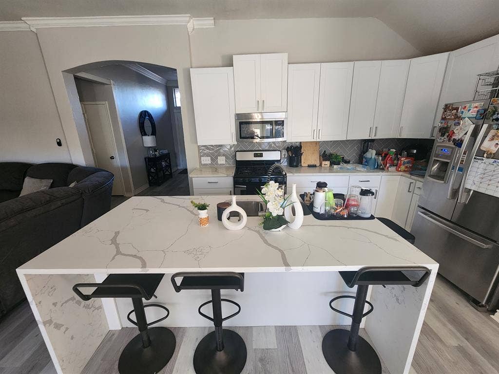 Private Room in Euless w/Pool!