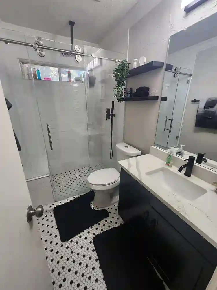 Private Room in Euless w/Pool!