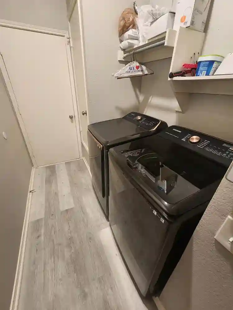 Private Room in Euless w/Pool!