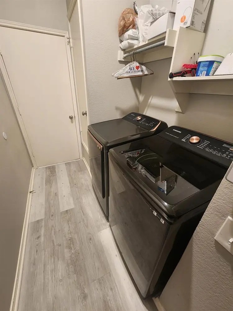 Private Room in Euless w/Pool!