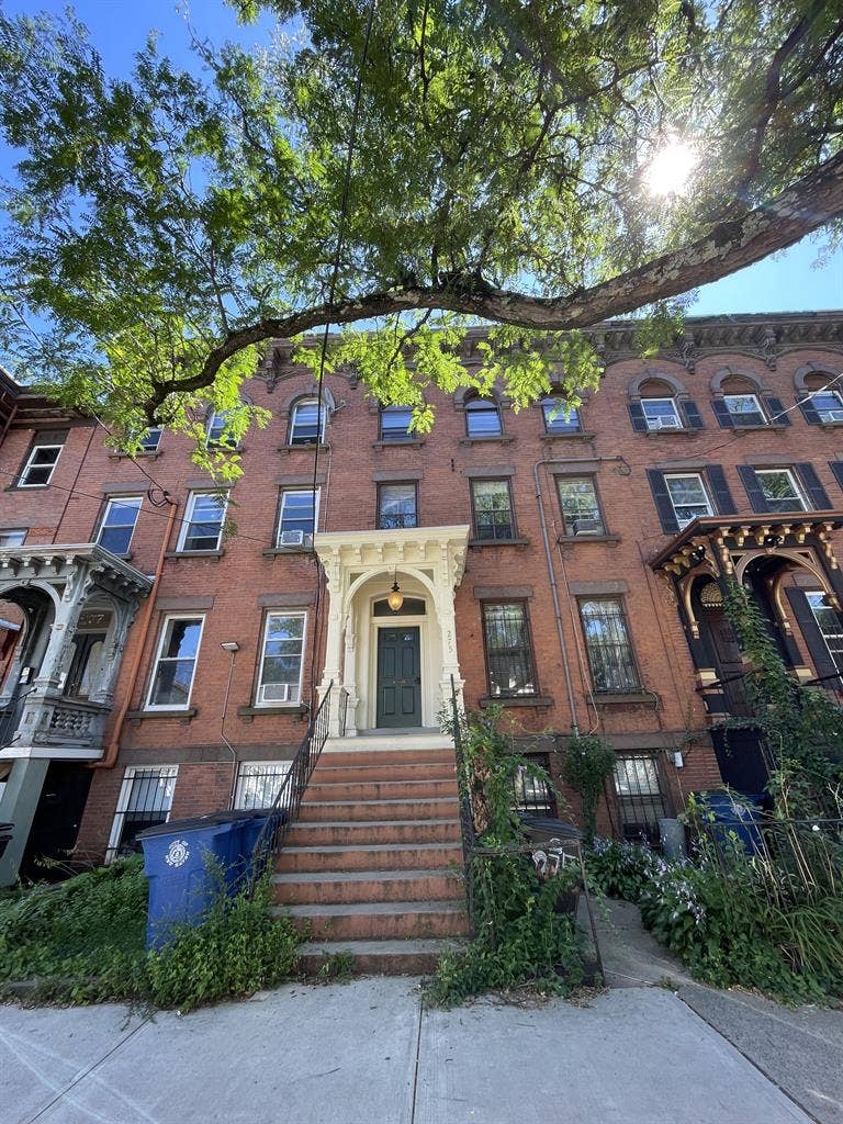 2BR Near Yale/Downtown, heat incl.