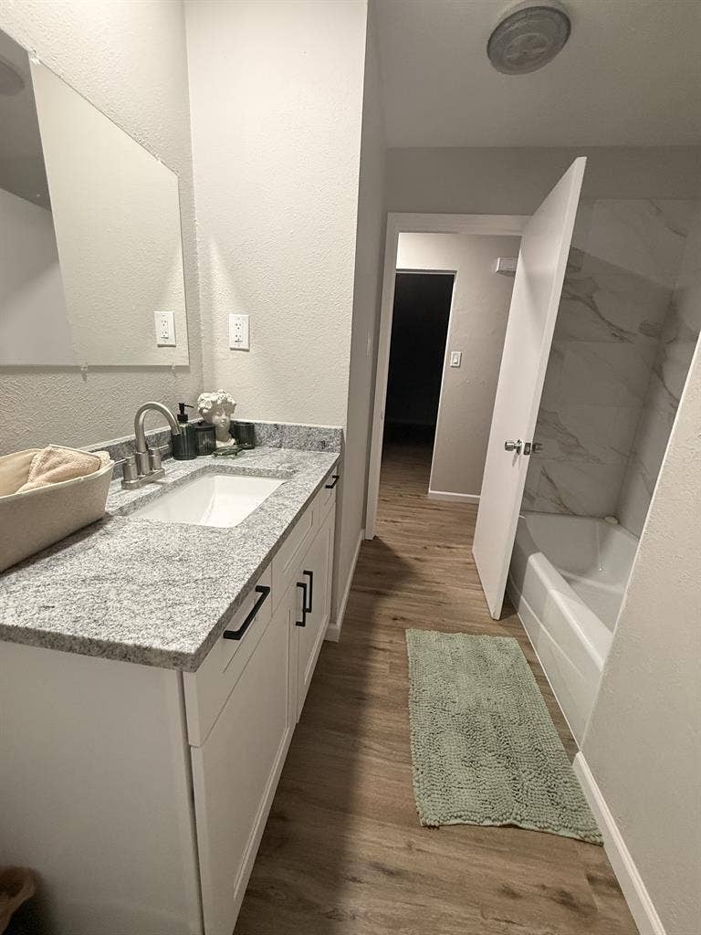 Looking for a female roommate