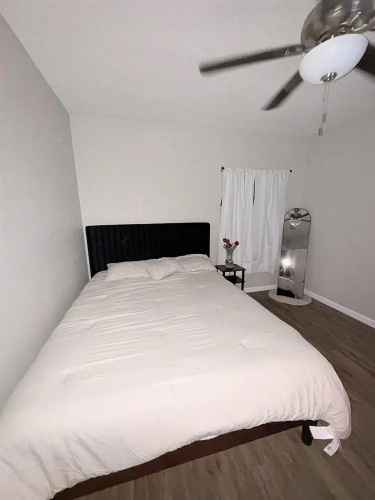 Looking for a female roommate