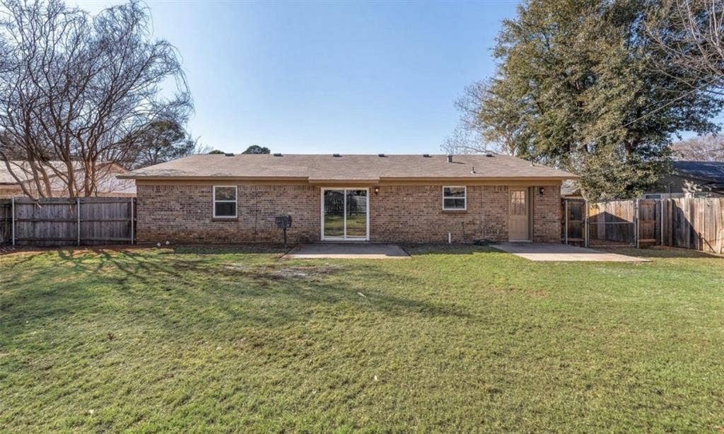Looking for a female roommate