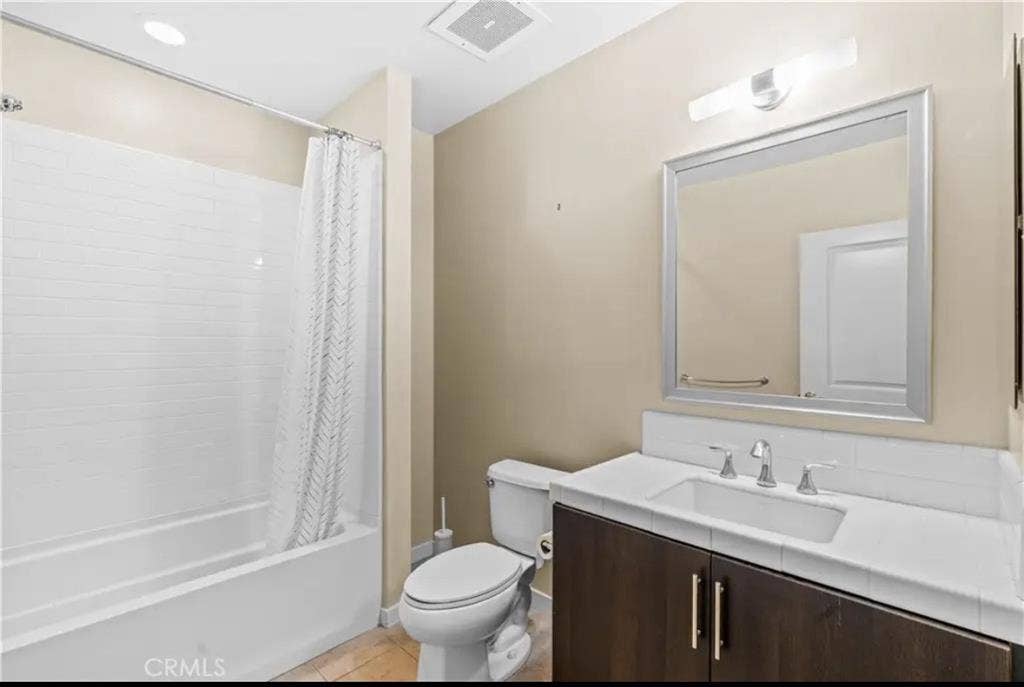 Beautiful second bedroom