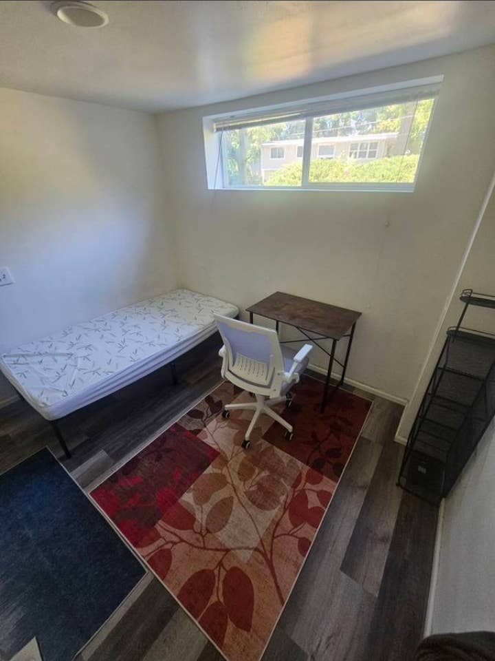 Room in quiet, beautiful, safe area