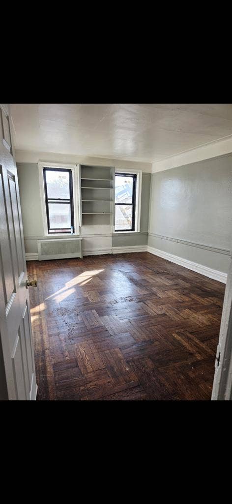 Looking for a Roommate (oct 1st)