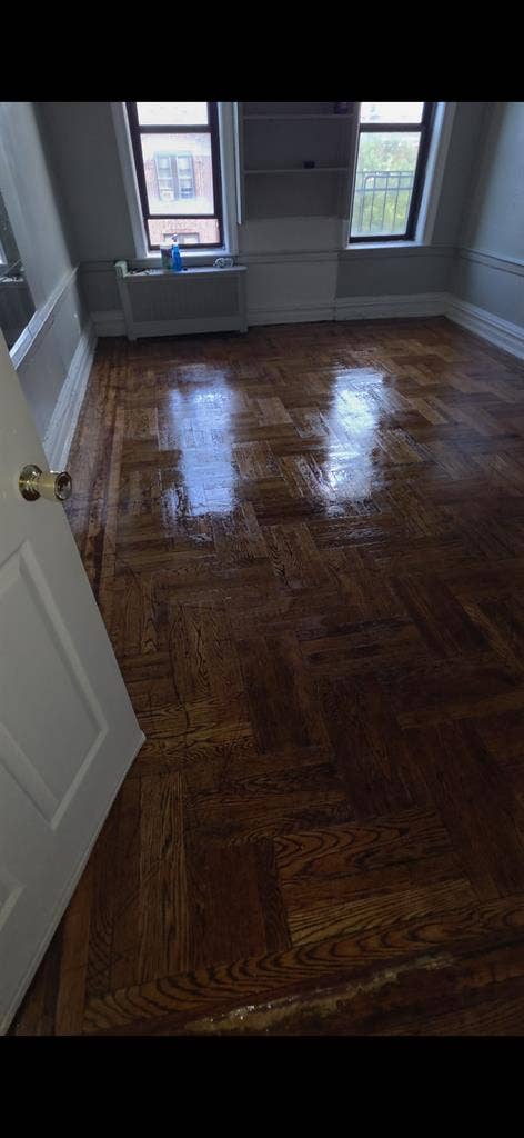 Looking for a Roommate (oct 1st)
